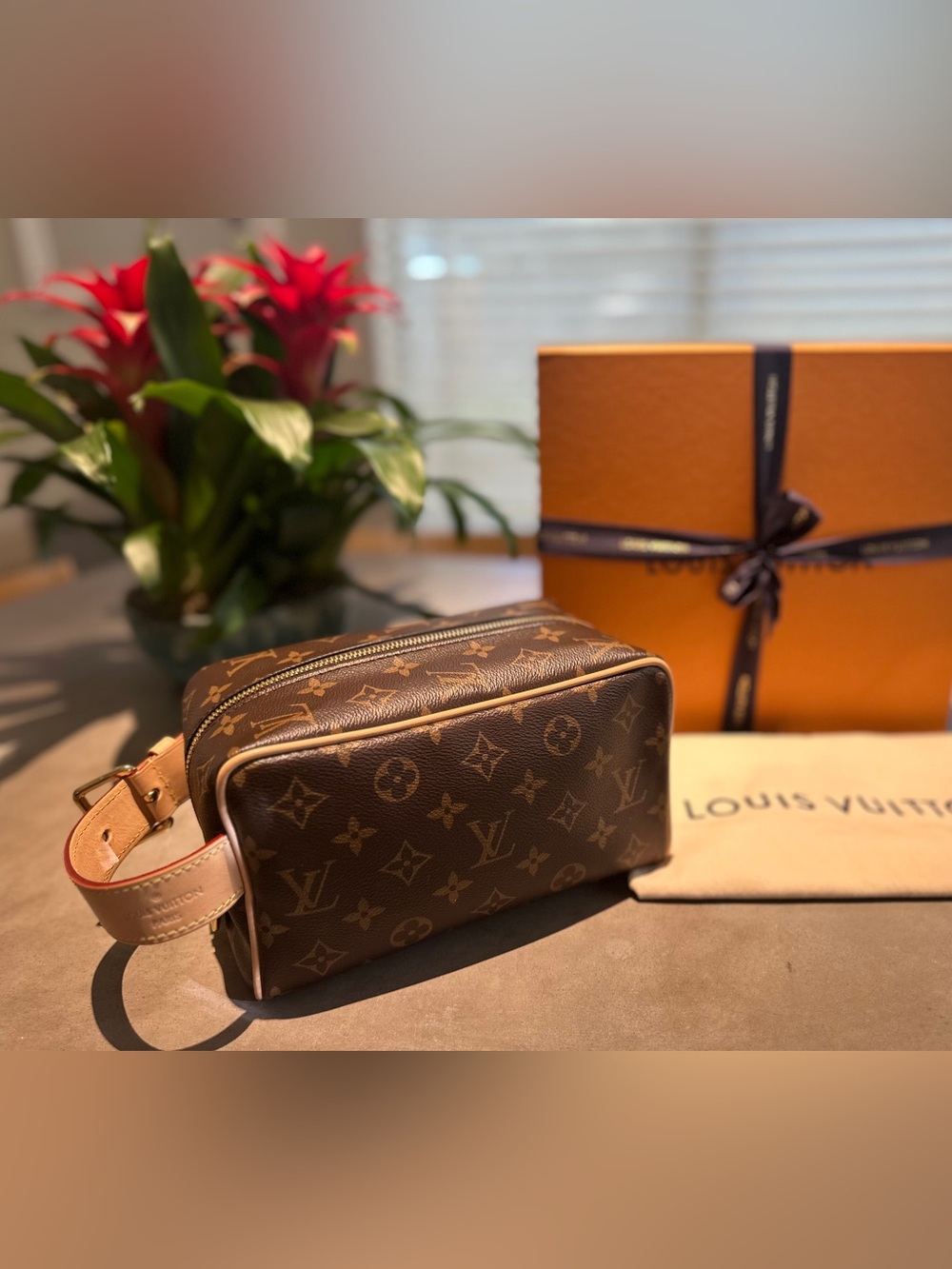 Louis Vuitton Locker Dopp Kit Monogram Toiletry Bag Zip, Gold HW, Strap, Box